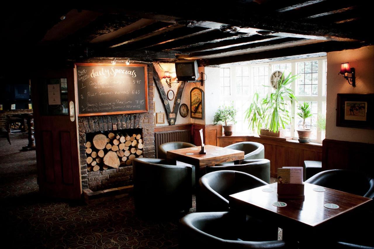 The Tower Arms Hotel Айвер Экстерьер фото