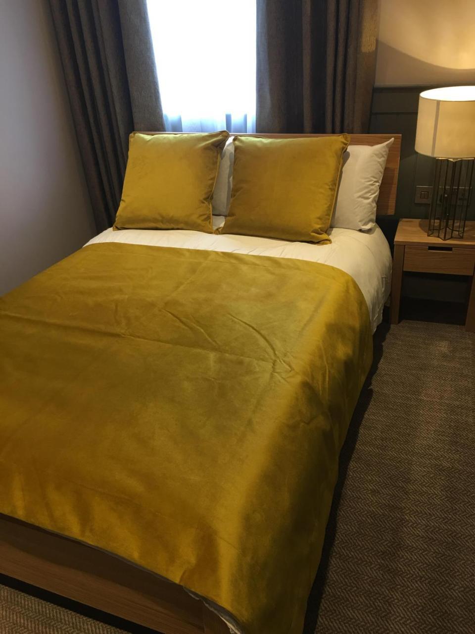 The Tower Arms Hotel Айвер Экстерьер фото