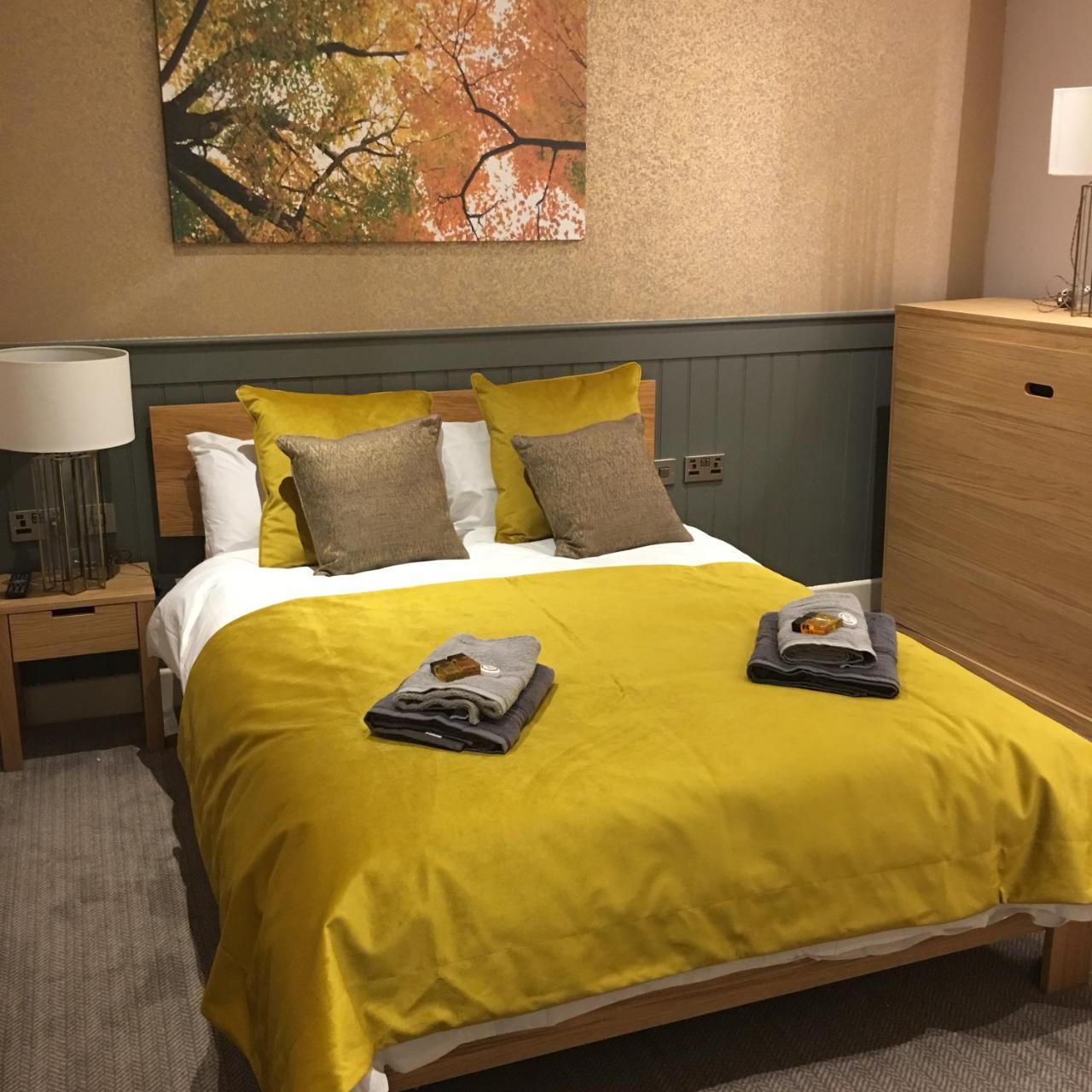 The Tower Arms Hotel Айвер Экстерьер фото
