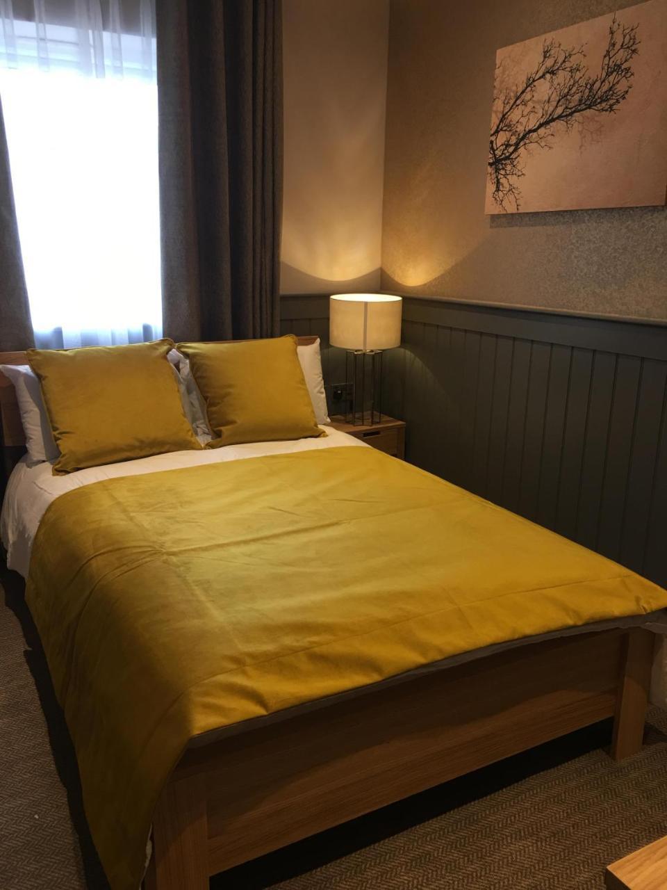 The Tower Arms Hotel Айвер Экстерьер фото