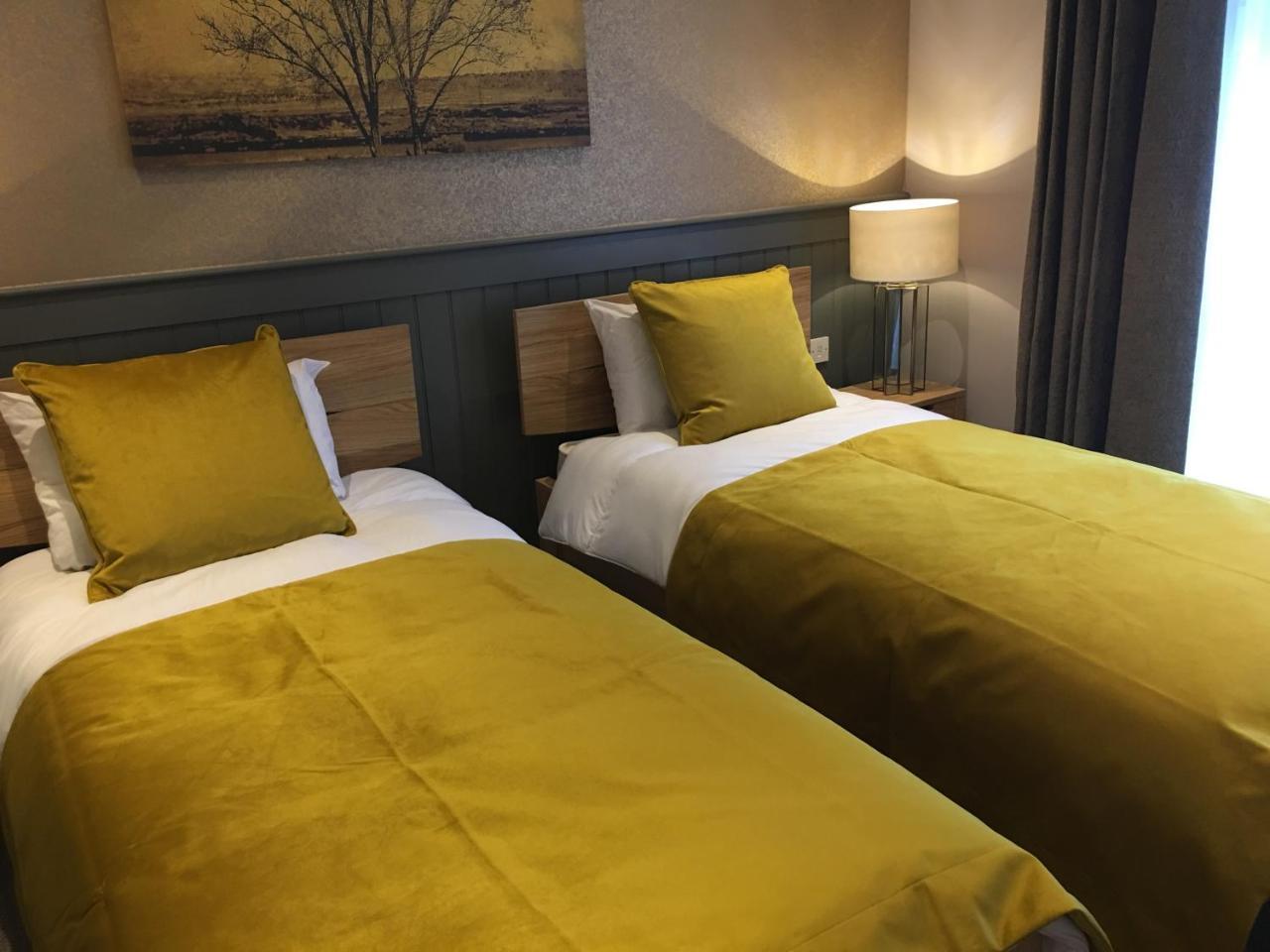 The Tower Arms Hotel Айвер Экстерьер фото